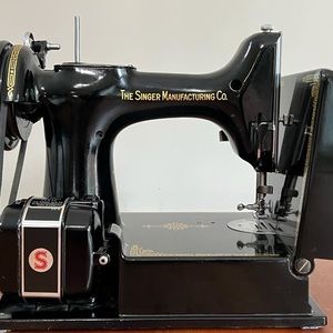 Antique Centennial Singer Featherweight